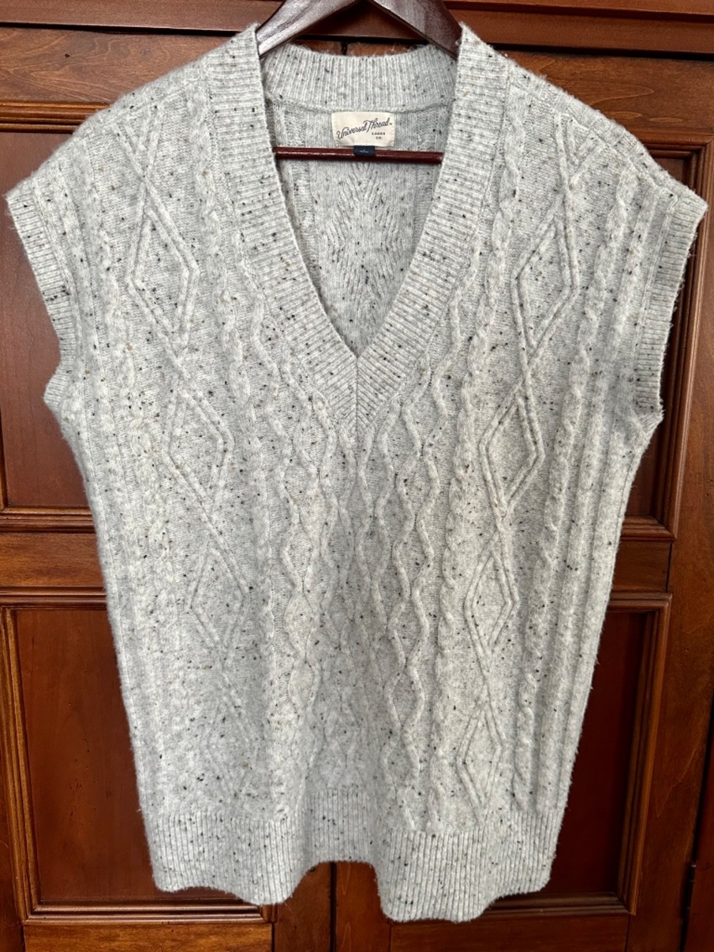Universal Thread Gray Pullover Cable Knit V-Neck Sweater Vest Size S NWOT